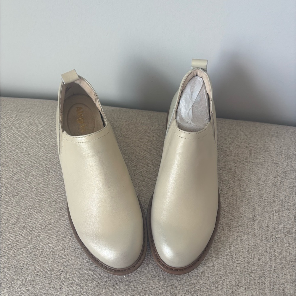 Alegria Women's Gold Cream Ankle Booties